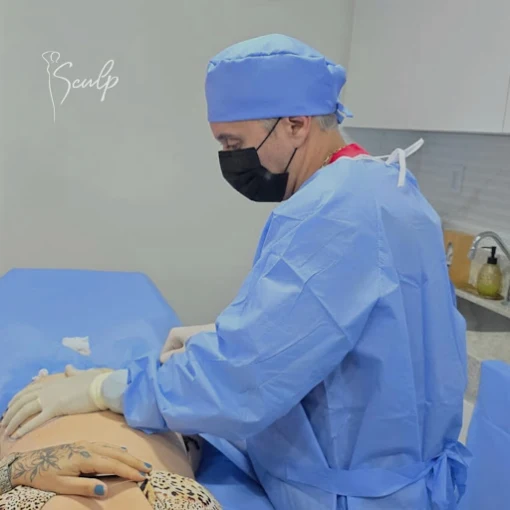 Procedimento corporal realizado na Clínica Sculp