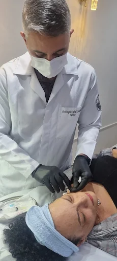 Procedimento facial realizado na Clínica Sculp